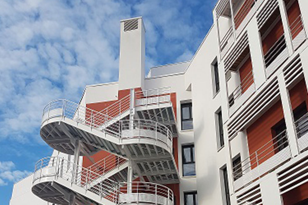 Lyon Staycity escalier sur cour-web